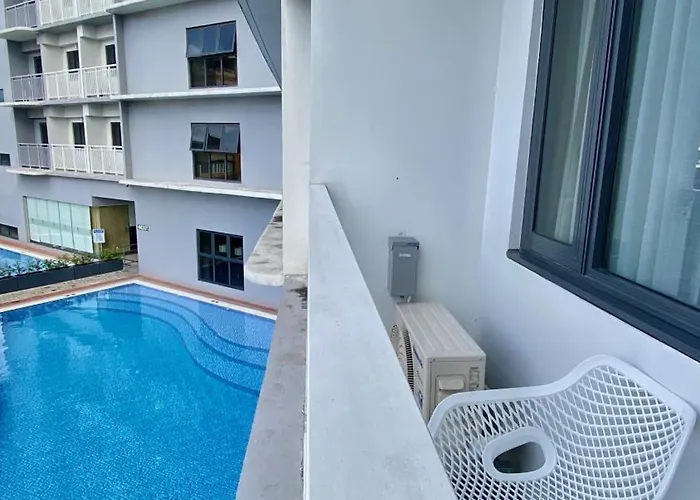 Luxe Hotel-style At Ayala Ave 3*