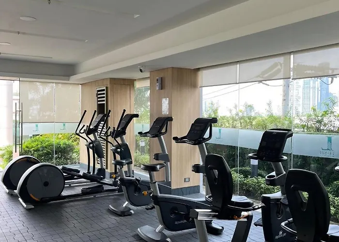 Luxe Hotel-style At Ayala Ave Manila