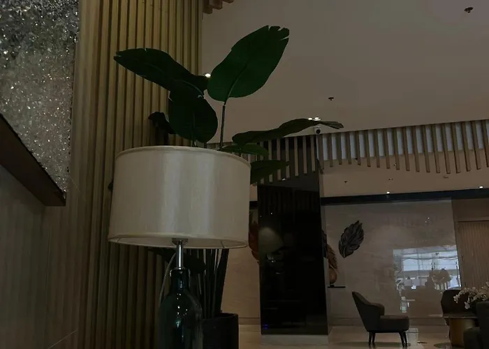 Luxe Hotel-style At Ayala Ave Aparthotel
