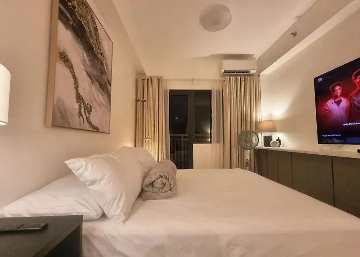 Luxe Hotel-style At Ayala Ave 3*
