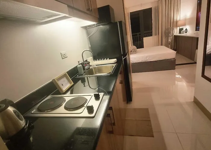 Luxe Hotel-style At Ayala Ave 3*