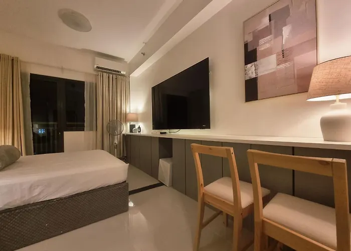 Luxe Hotel-style At Ayala Ave 3*