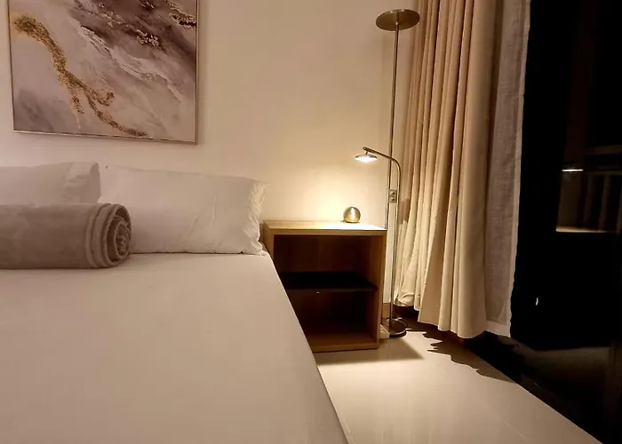 Luxe Hotel-style At Ayala Ave Aparthotel