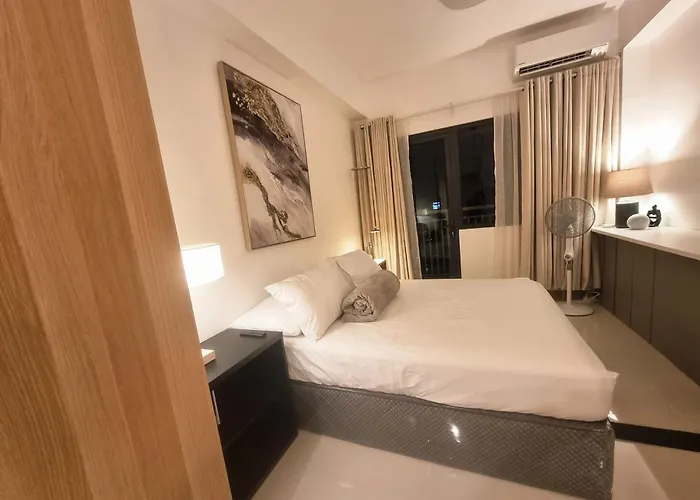 Luxe Hotel-style At Ayala Ave Aparthotel 3*