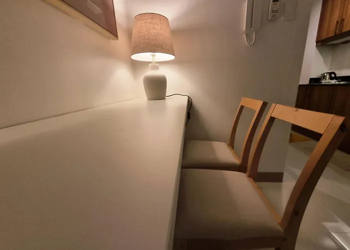 Luxe Hotel-style At Ayala Ave Aparthotel