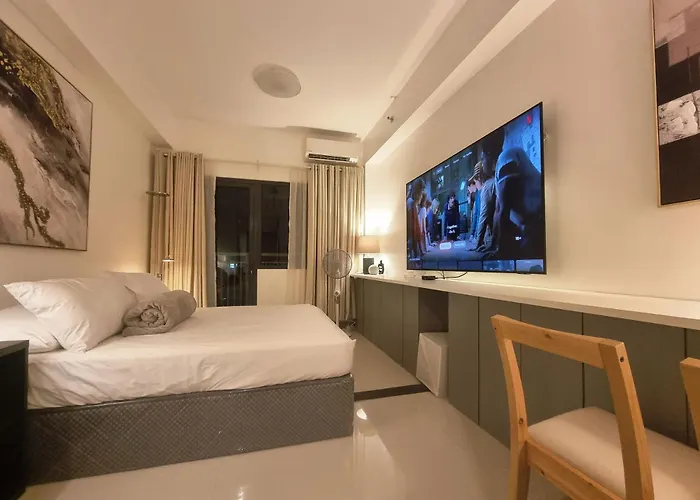 Luxe Hotel-style At Ayala Ave Aparthotel 3*