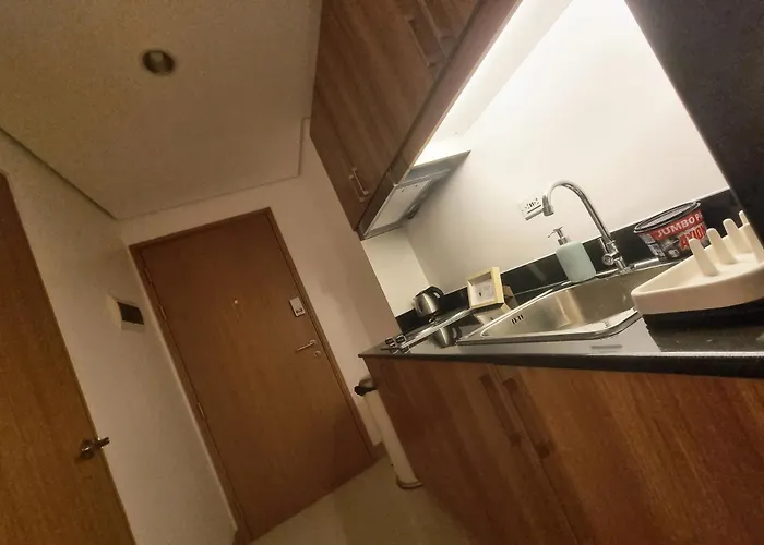 Luxe Hotel-style At Ayala Ave Aparthotel 3*