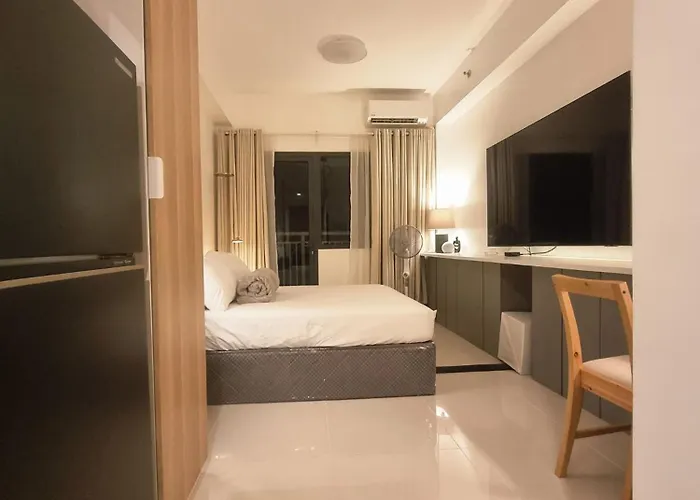 Luxe Hotel-style At Ayala Ave Aparthotel 3*