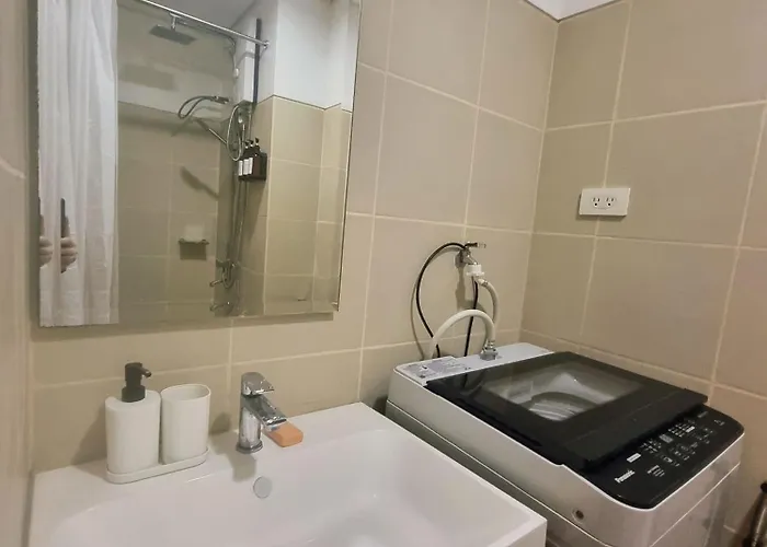 Luxe Hotel-style At Ayala Ave 3*
