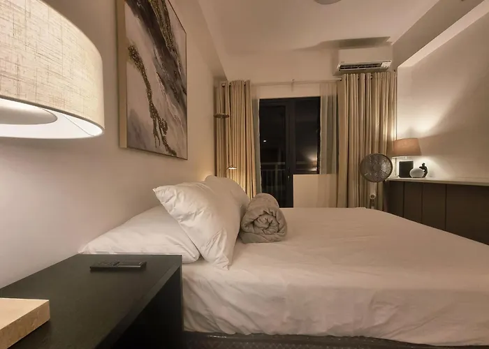 Aparthotel Luxe Hotel-style At Ayala Ave