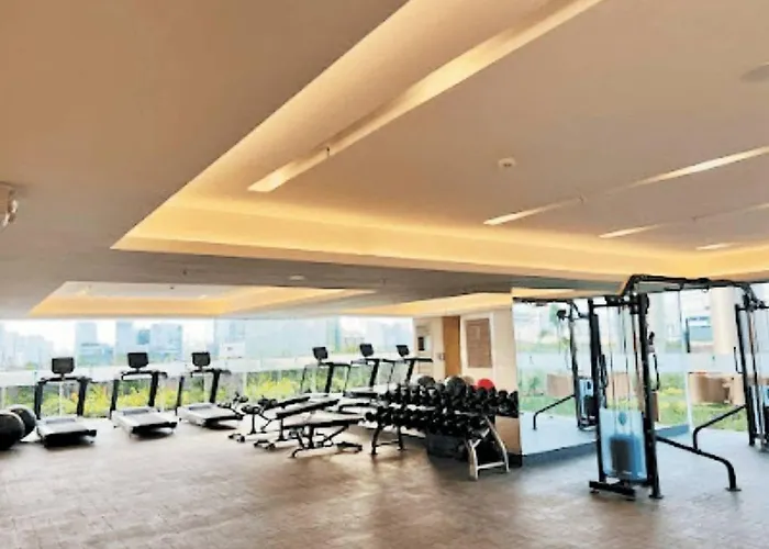 Luxe Hotel-style At Ayala Ave Aparthotel