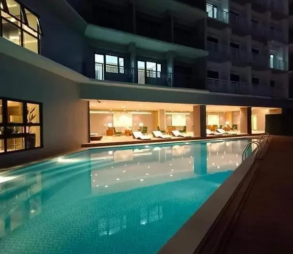 Luxe Hotel-style At Ayala Ave Aparthotel